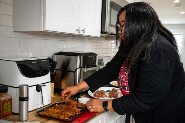 Why Air Fryers Are Becoming a Kitchen Essential in Modern Homes